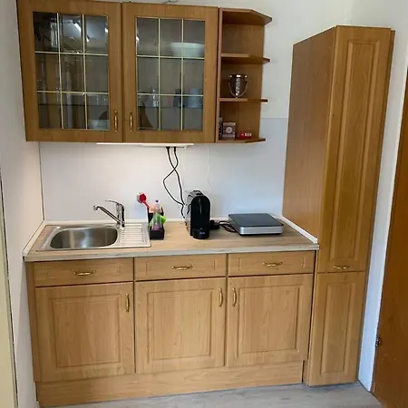 23 Kleines Einzimmer-Apartment